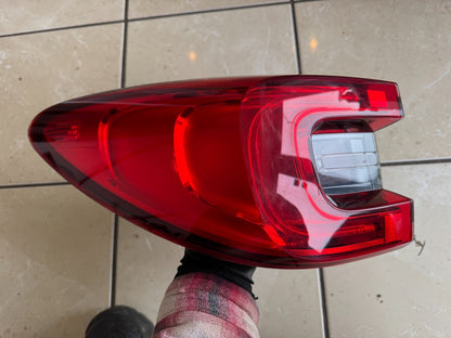 2019 GENUINE RENAULT KADJAR HA ,HL TAILLIGHT (LEFT OUTER) 265552789r