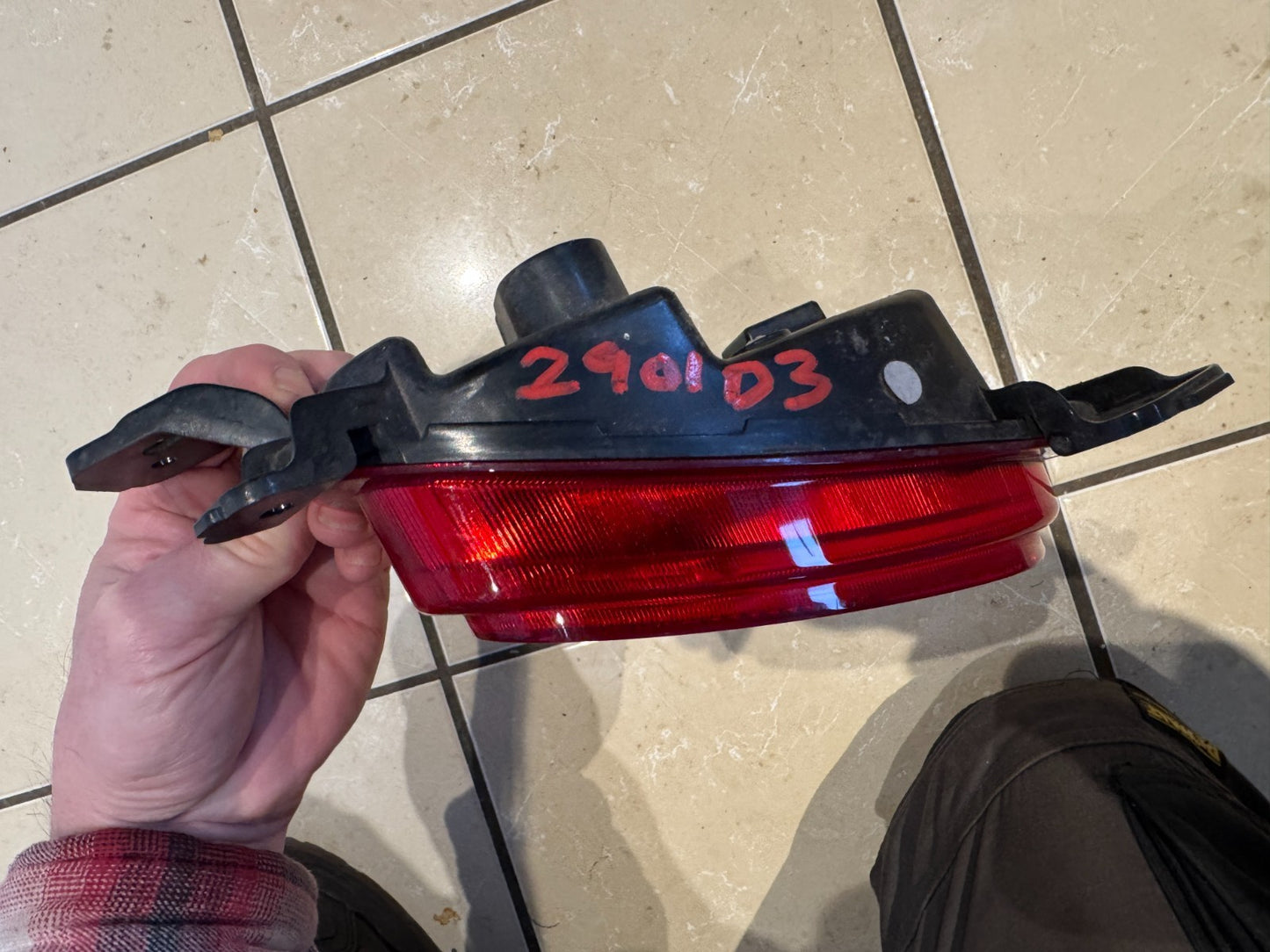 MG ZS REFLECTOR REAR LEFT SIDE 2022 ZS11666191 LENS FRACTURED