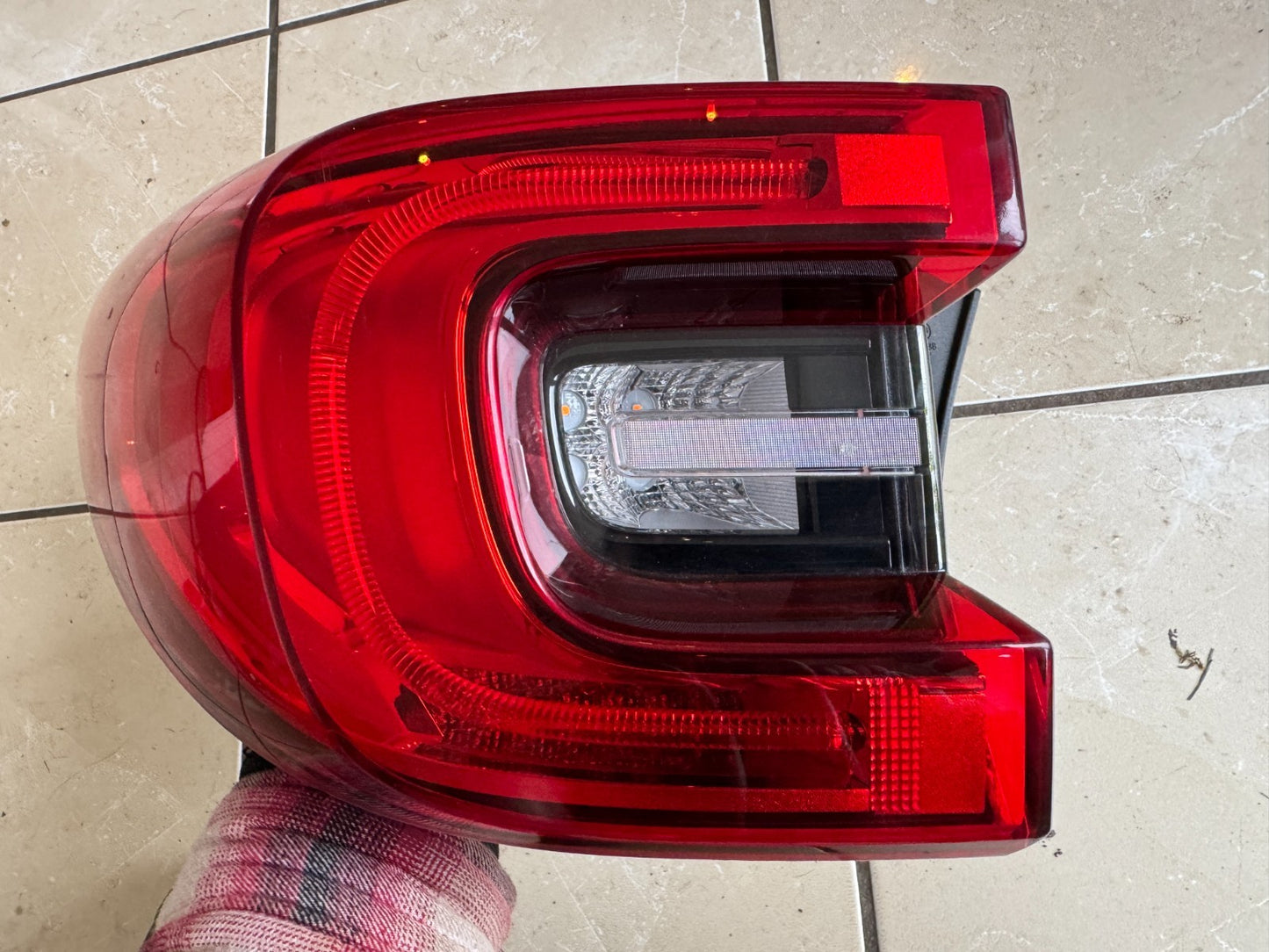 2019 GENUINE RENAULT KADJAR HA ,HL TAILLIGHT (LEFT OUTER) 265552789r