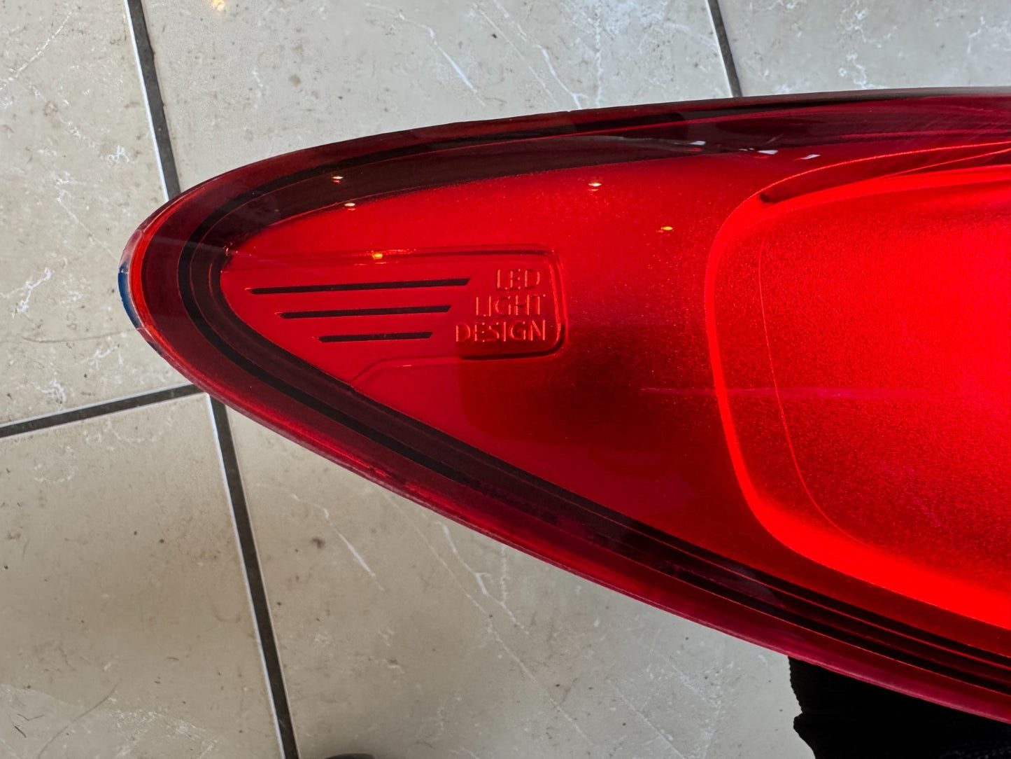 2019 GENUINE RENAULT KADJAR HA ,HL TAILLIGHT (LEFT OUTER) 265552789r