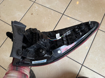 2019 GENUINE RENAULT KADJAR HA ,HL TAILLIGHT (LEFT OUTER) 265552789r