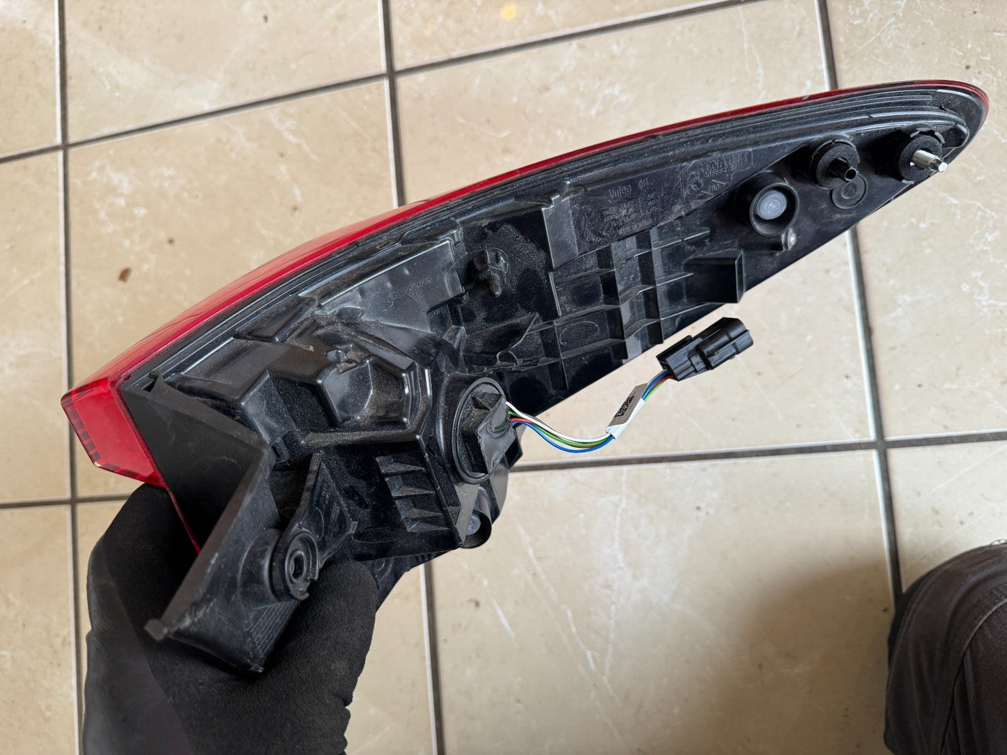 2019 GENUINE RENAULT KADJAR HA ,HL TAILLIGHT (LEFT OUTER) 265552789r