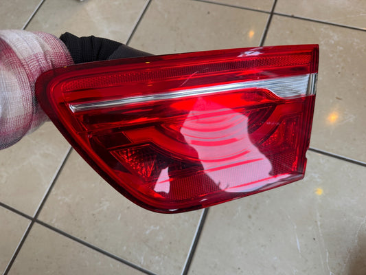 Genuine Jaguar XE Range Rear Right Inner Tail Light / Fog Light - T4N7914 DAMAGE