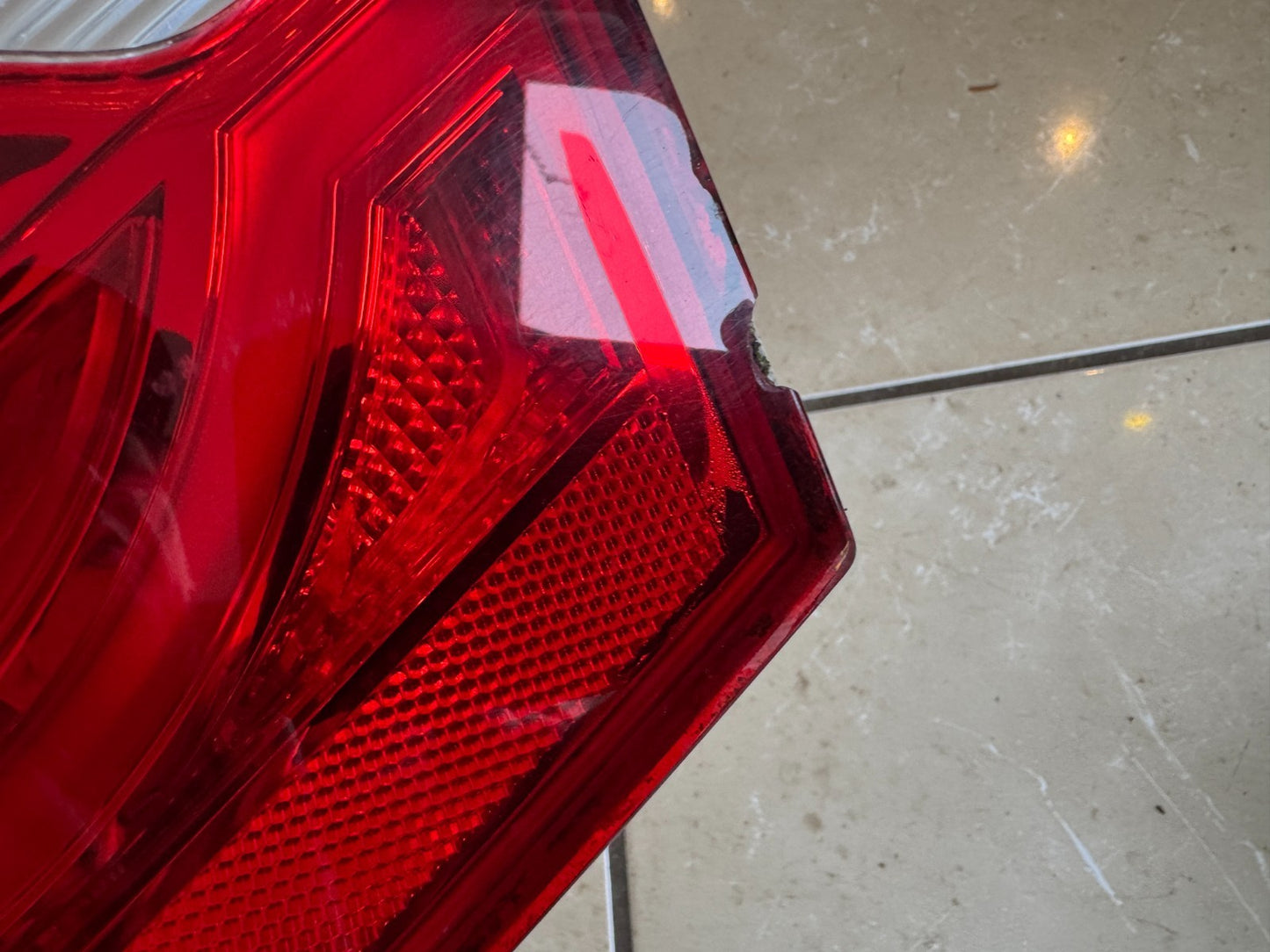 Genuine Jaguar XE Range Rear Right Inner Tail Light / Fog Light - T4N7914 DAMAGE