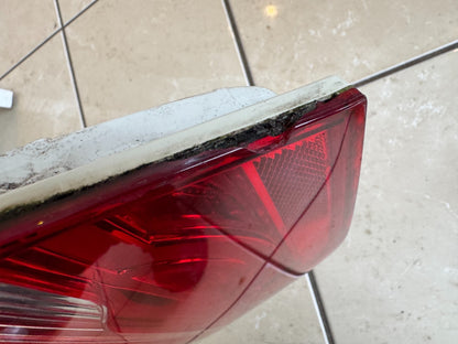 Genuine Jaguar XE Range Rear Right Inner Tail Light / Fog Light - T4N7914 DAMAGE