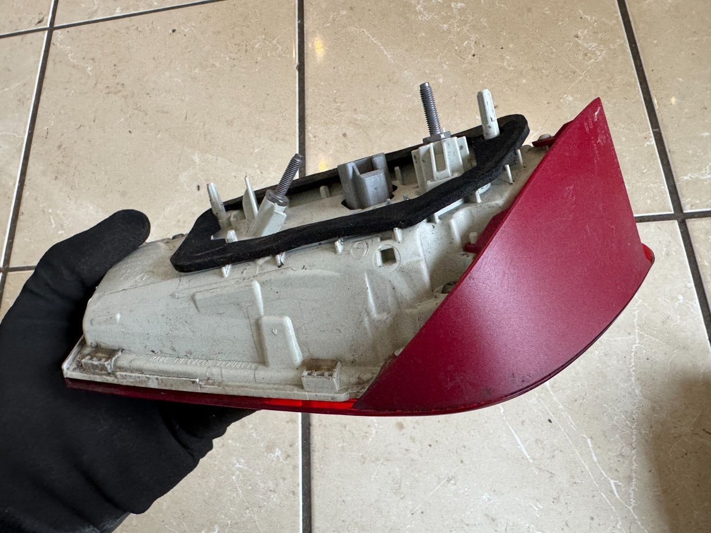 Genuine Jaguar XE Range Rear Right Inner Tail Light / Fog Light - T4N7914 DAMAGE