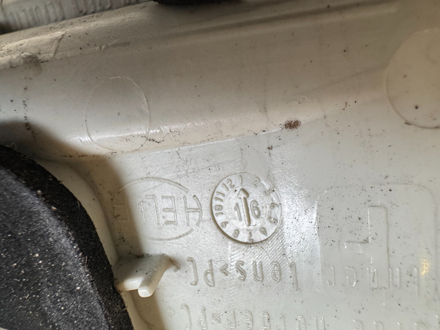 Genuine Jaguar XE Range Rear Right Inner Tail Light / Fog Light - T4N7914 DAMAGE