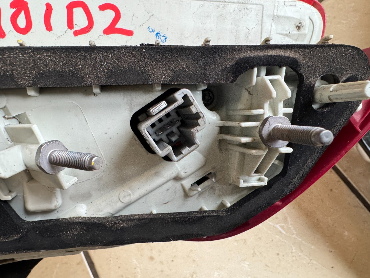 Genuine Jaguar XE Range Rear Right Inner Tail Light / Fog Light - T4N7914 DAMAGE