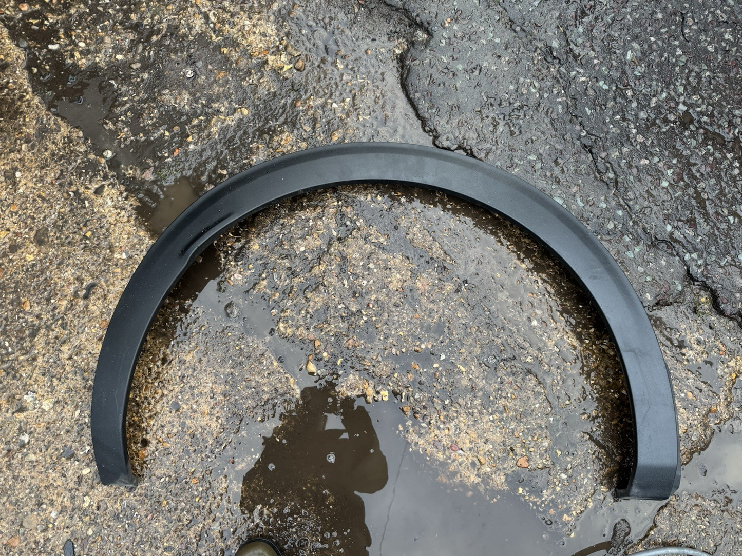 # PEUGEOT 3008 2015 REAR RIGHT DRIVER SIDE WHEEL ARCH TRIM 9825289077