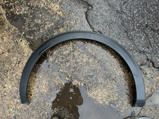 # PEUGEOT 3008 2015 REAR RIGHT DRIVER SIDE WHEEL ARCH TRIM 9825289077