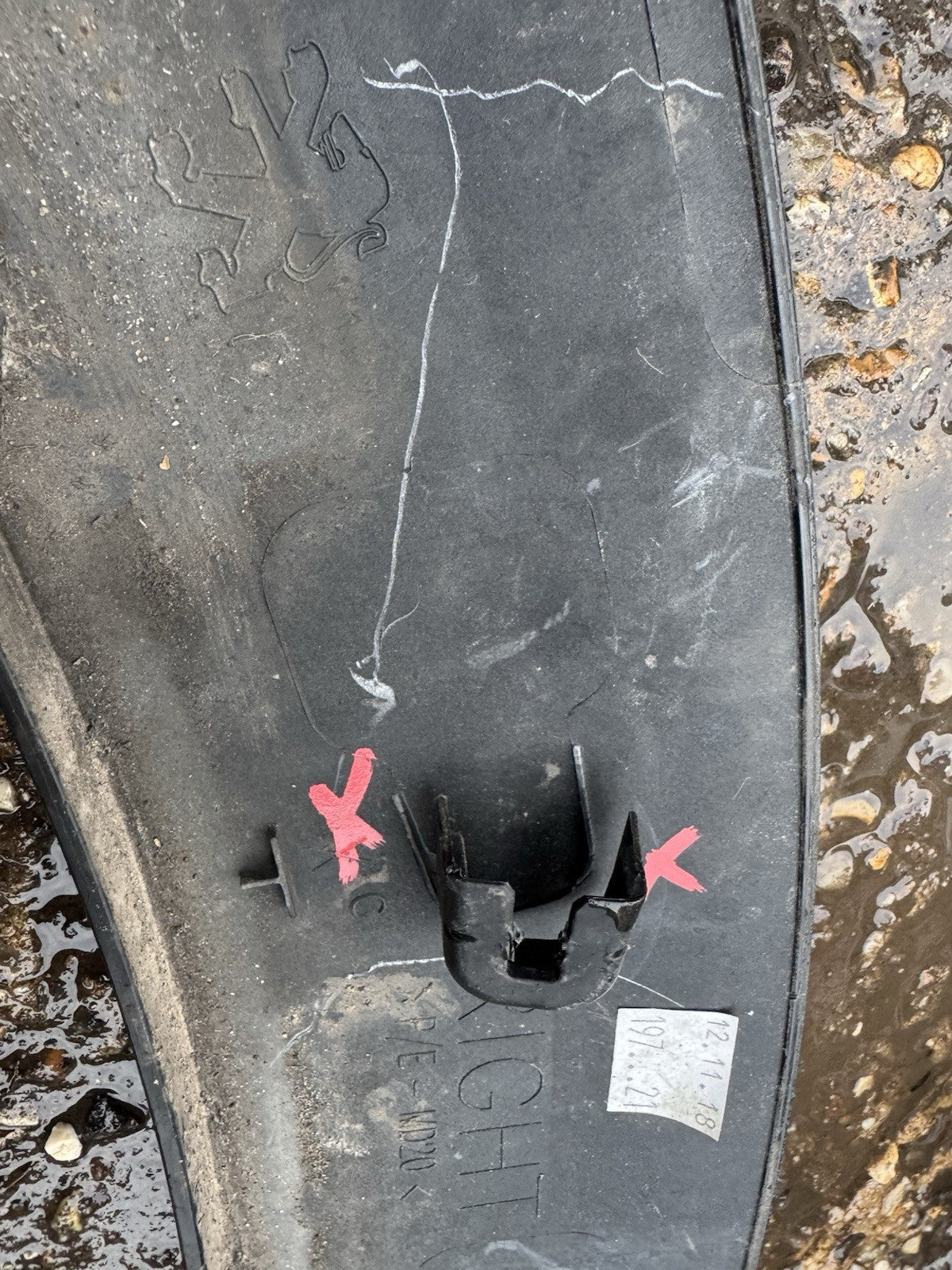 # PEUGEOT 3008 2015 REAR RIGHT DRIVER SIDE WHEEL ARCH TRIM 9825289077