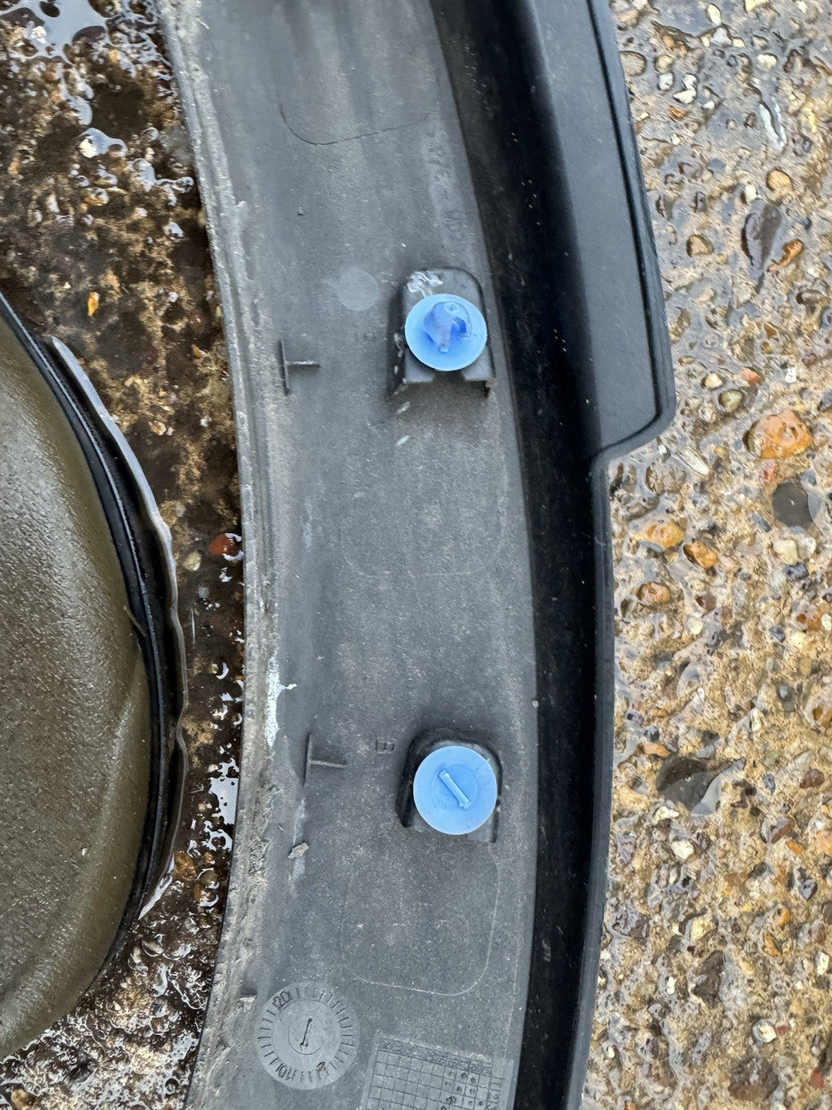 # PEUGEOT 3008 2015 REAR RIGHT DRIVER SIDE WHEEL ARCH TRIM 9825289077