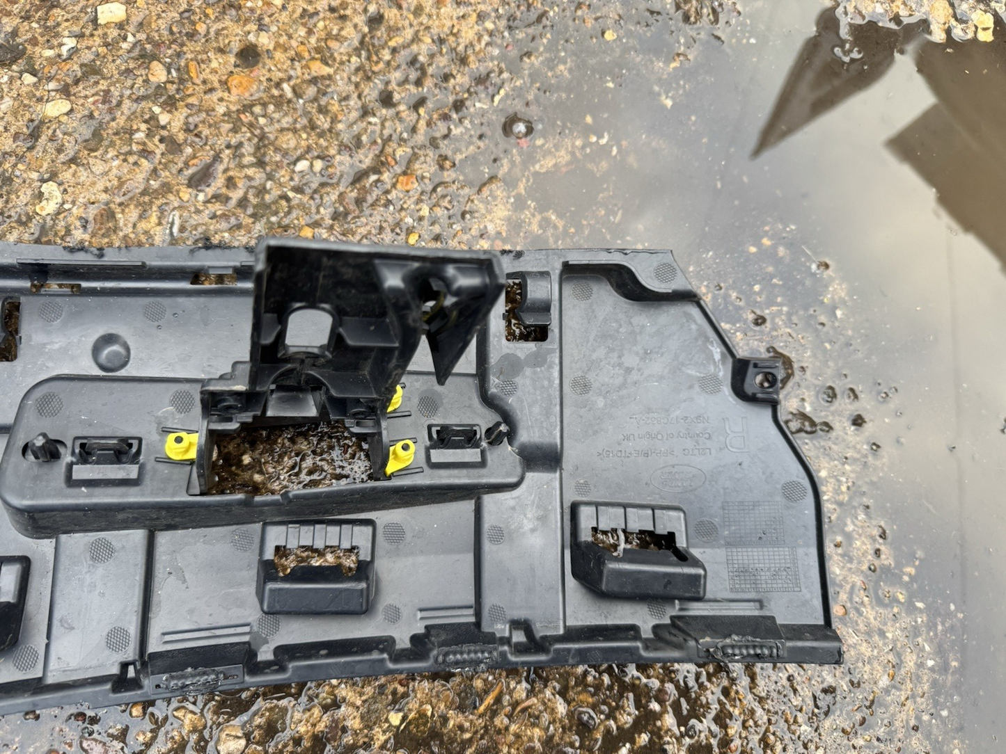 Range Rover Sport Front Bumper Right Bracket 2020 ON N9X2-17C862-A Genuine