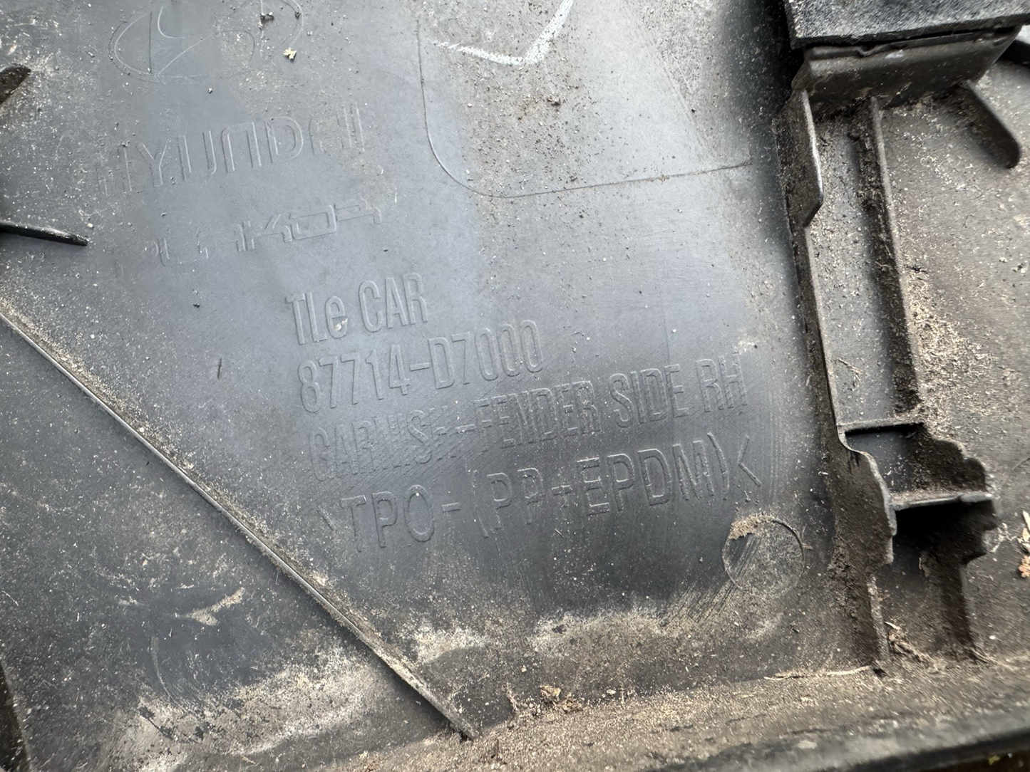 HYUNDAI TUCSON MK3 WHEEL ARCH TRIM FRONT RIGHT DRIVER SIDE 2016 87714-D7000