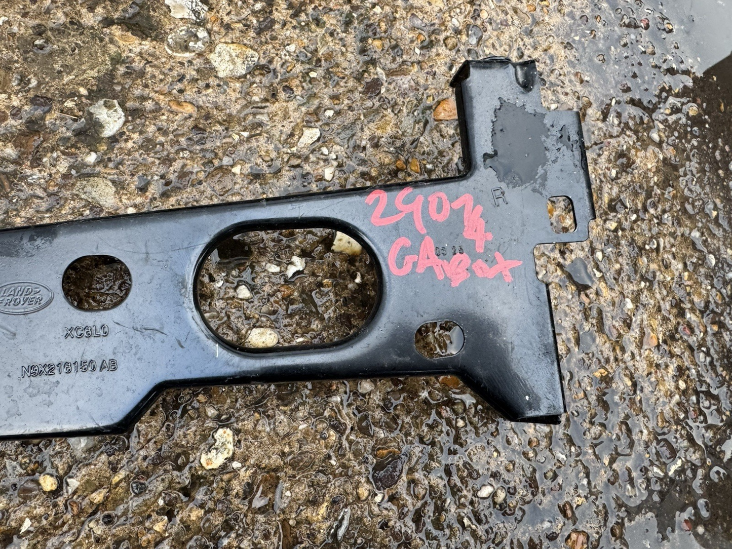 LAND ROVER Range Rover Sport L461 MKIII O/s Wing Bracket Right Side n9x216150ab