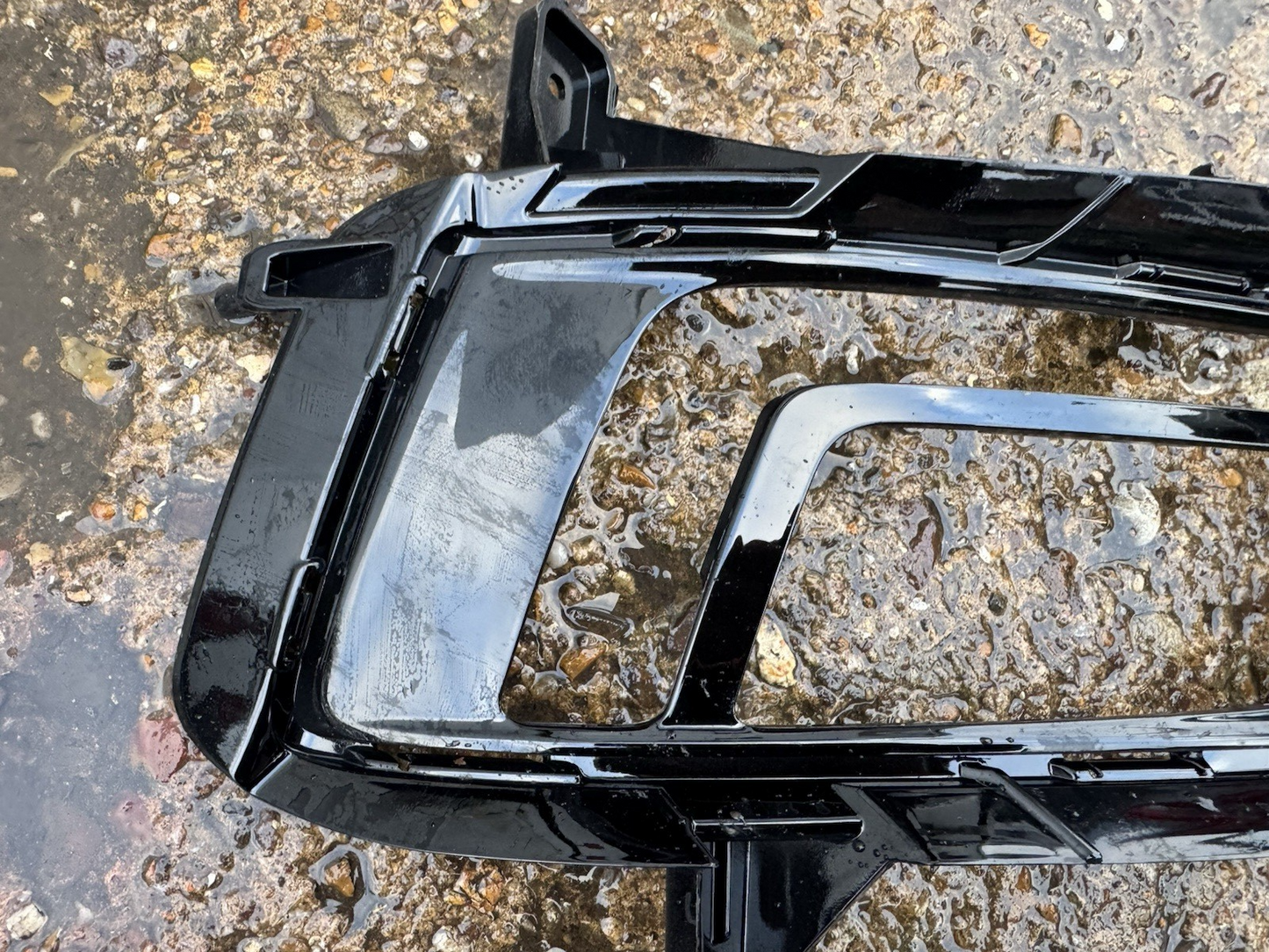 Genuine Hyundai Cover-Front Fog Lamp left  | 86525D7530 2018on