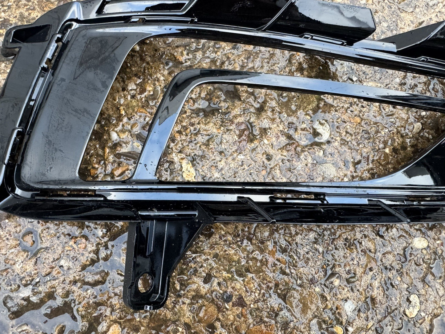 Genuine Hyundai Cover-Front Fog Lamp left  | 86525D7530 2018on