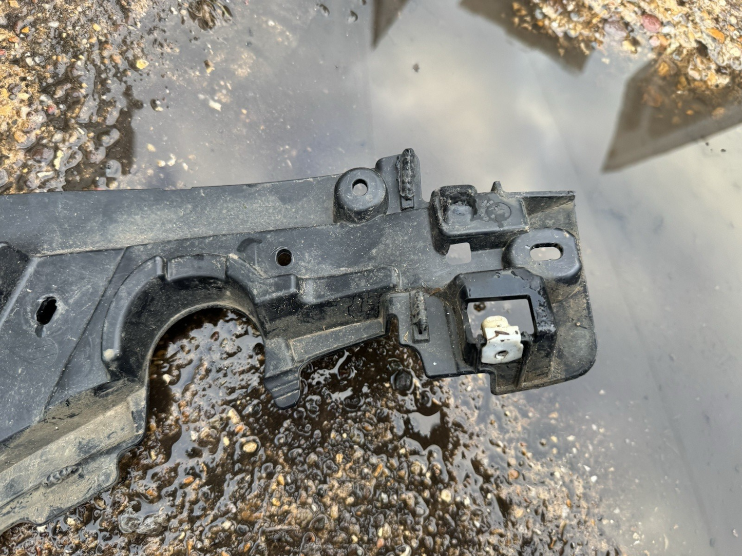 2015on Land Rover Discovery R-Dynamic L462 Front Bumper Bracket Left MY42