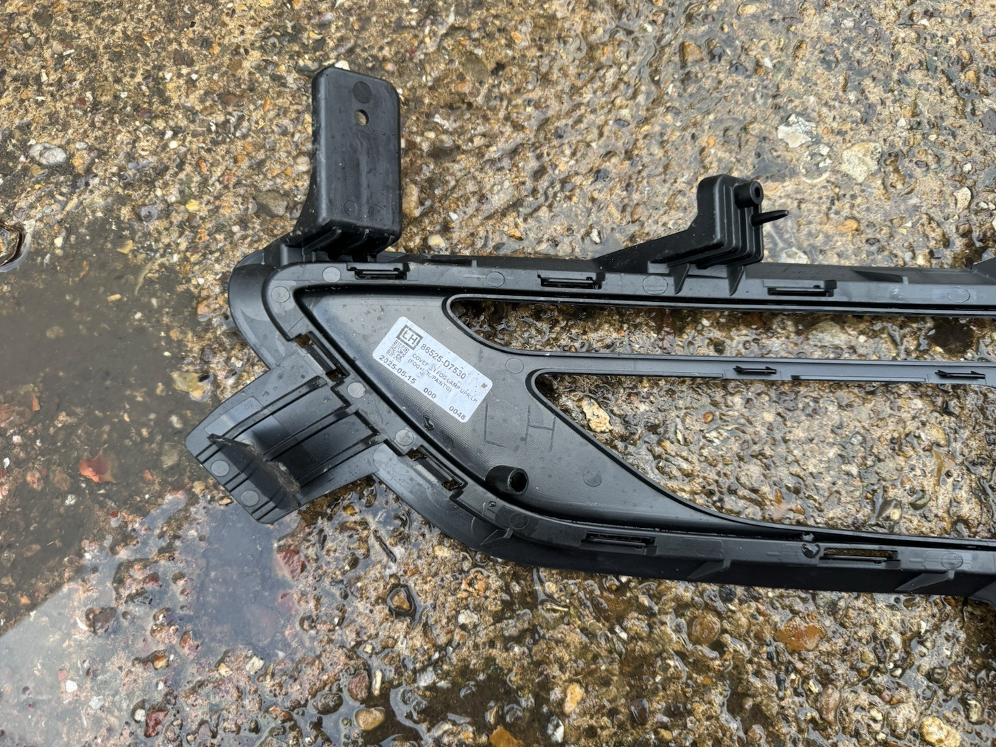 Genuine Hyundai Cover-Front Fog Lamp left  | 86525D7530 2018on