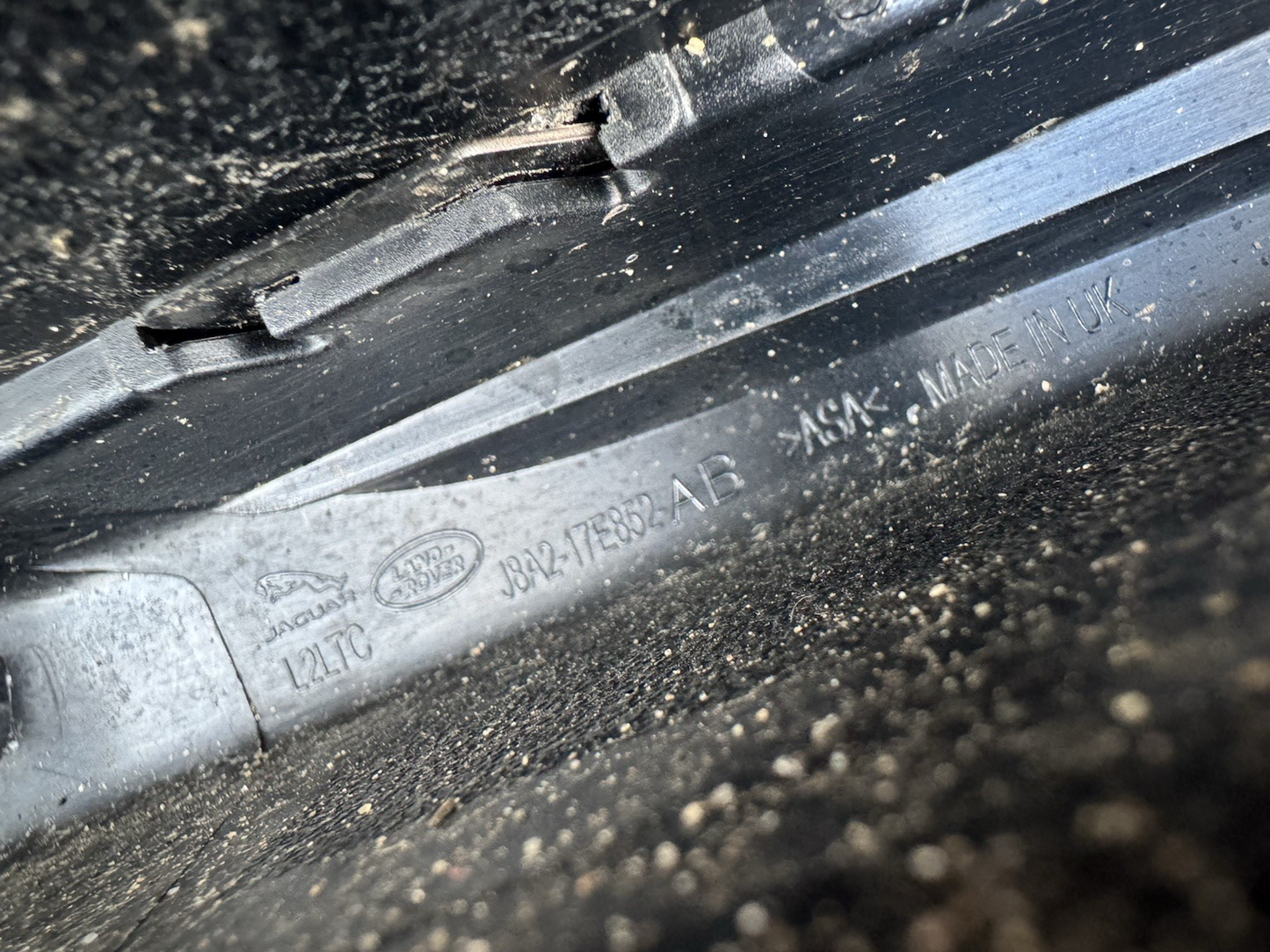 RANGE ROVER VELAR L560 FRONT LEFT BUMPER GRILL LH 2018 ON GENUINE J8A2-17E852-AB