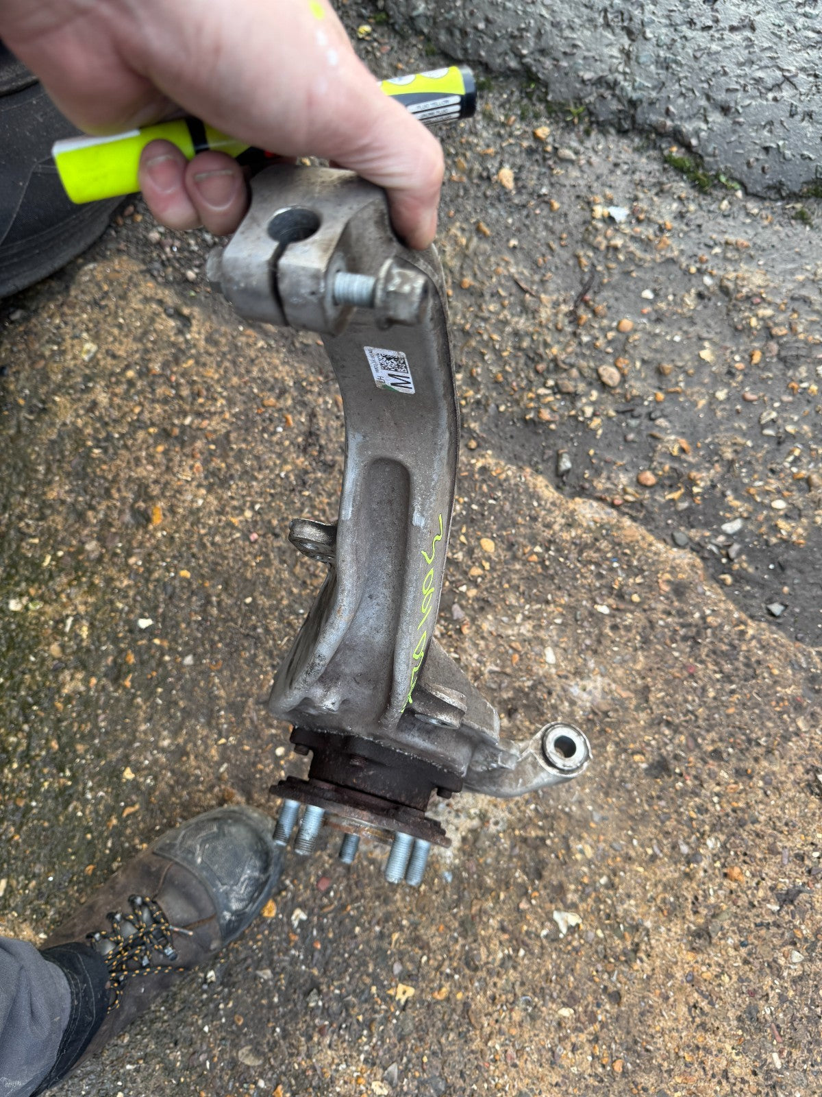 JAGUAR I-PACE X590 M9D3-3K186-AB Front Left Wheel Hub Bearing THREAD DAMAGE