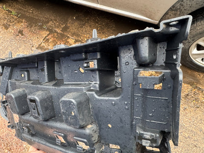 2024 LAND ROVER DISCOVERY V L462 Rear Right Bumper Bracket MY42-17A881-A