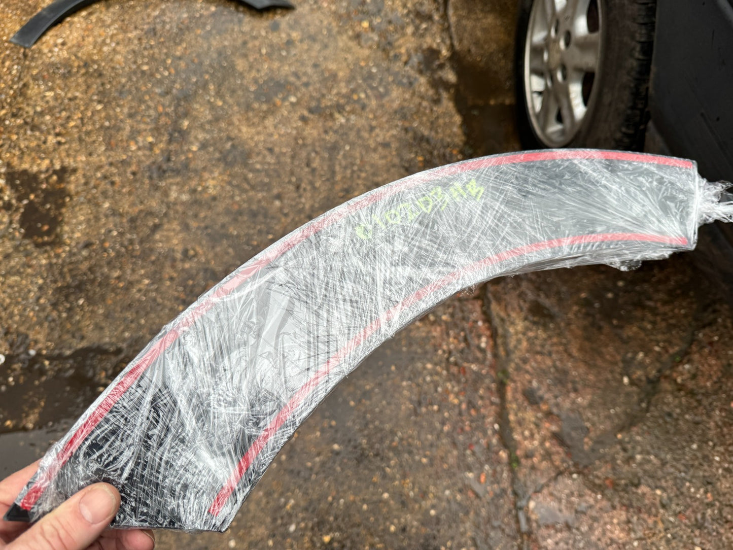 Genuine Volvo XC60 Left Rear Door Trim Moulding - UNPAINTED 31650207