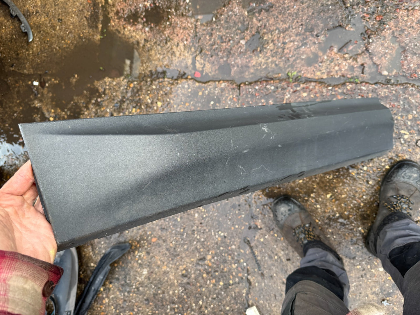 GENUINE SKODA KODIAQ FRONT LEFT LOWER DOOR MOULDING 2016-2024 565854939B