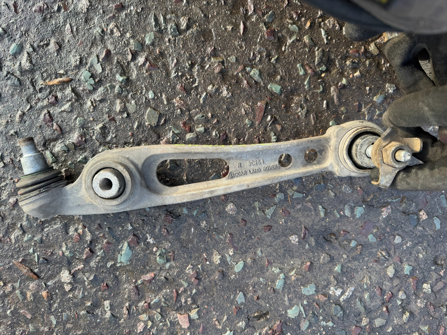 Wishbone Control Arm front right LR175395 LAND ROVER DEFENDER L663 DISCOVERY V