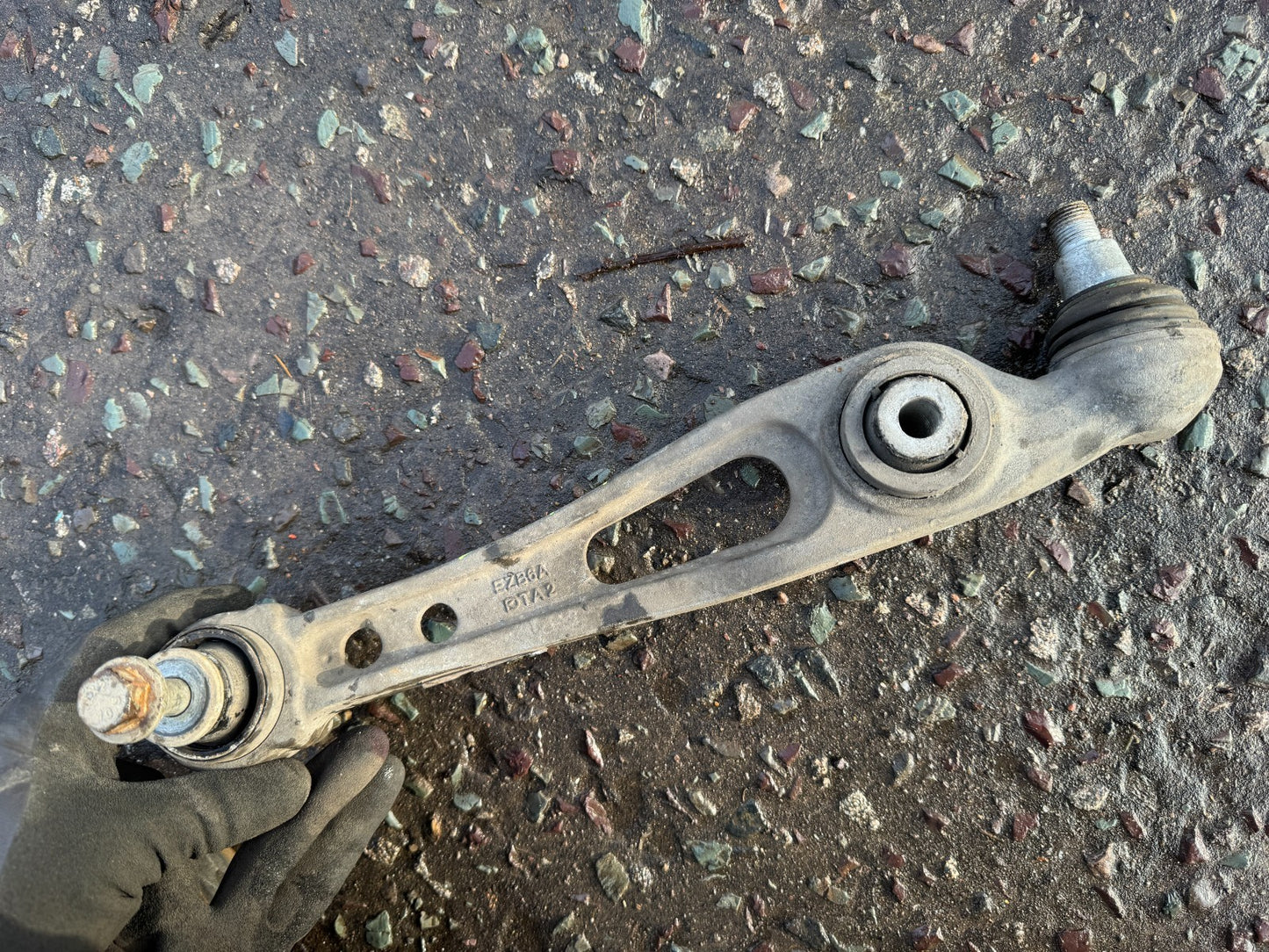 Wishbone Control Arm front right LR175395 LAND ROVER DEFENDER L663 DISCOVERY V