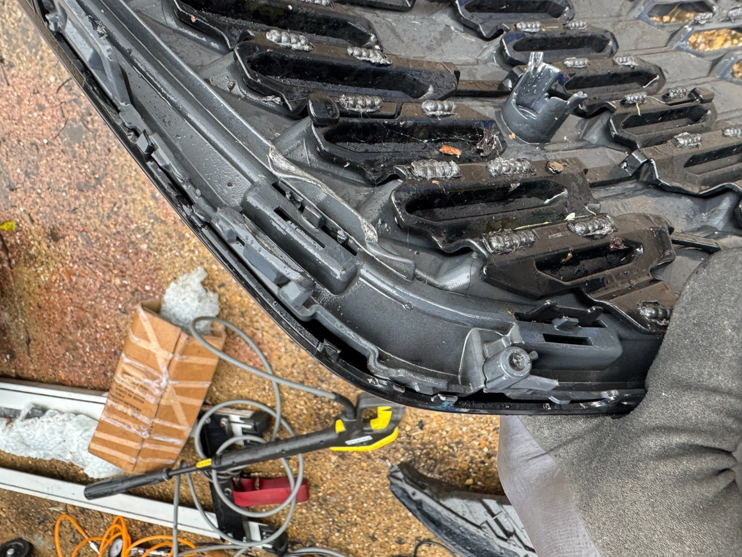 AUDI Q6 E-TRON S-LINE 2024 ON GENUINE FRONT BUMPER GRILLE 85H853653A