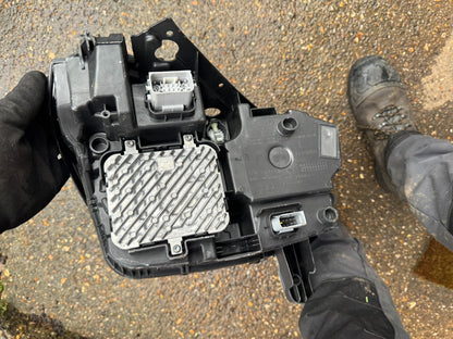 PEUGEOT E-3008 E-5008 PASSENGER SIDE LEFT LED HEADLIGHT 9862664780 2024 2025