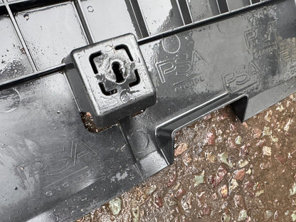 VAUXHALL ASTRA DESIGN Mk8 (L) 2020-2025 - Front bumper Undertray 9840237680