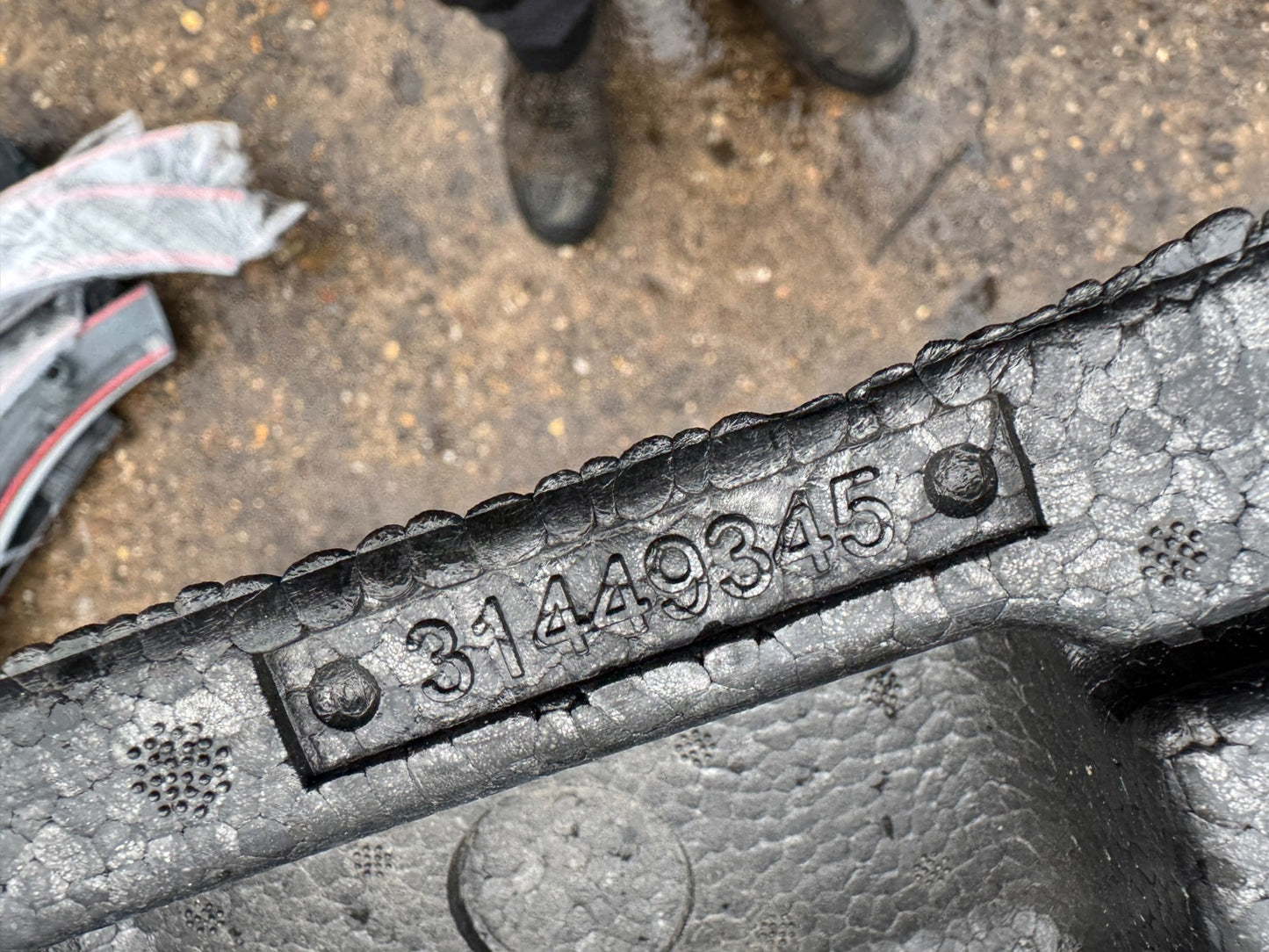 2020 VOLVO XC40 BUMPER FOAM ABSORBER FRONT 31449345 MK1 2018 - 2024