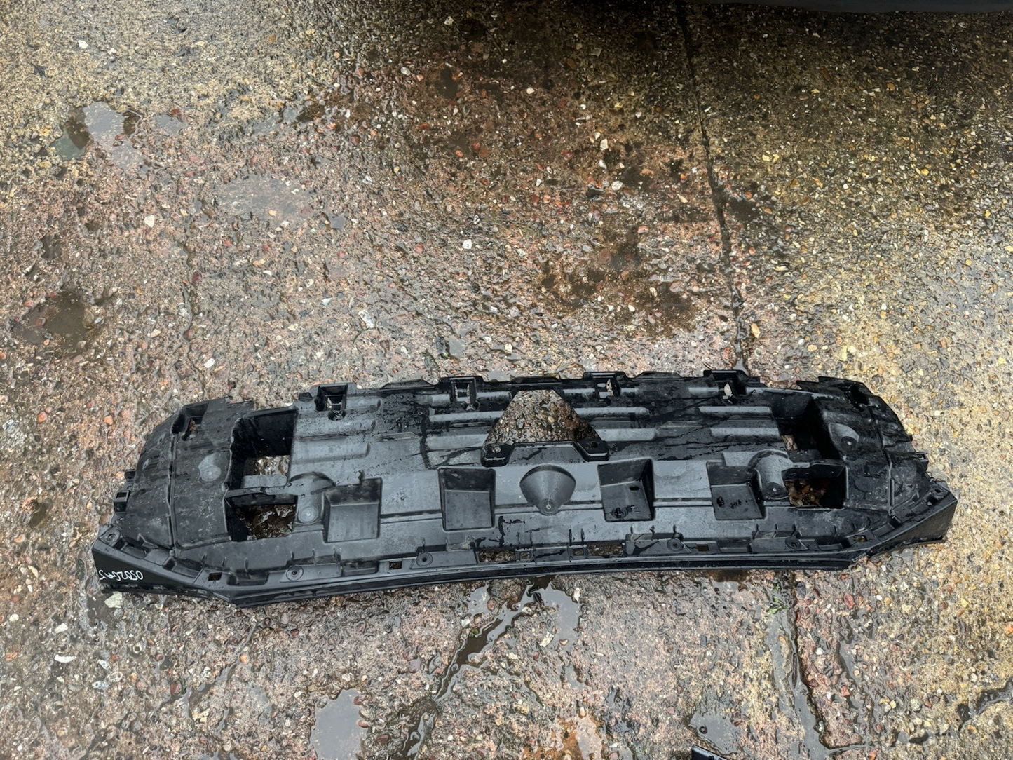 2024on Audi Q6 E tron End Plate - Audi (85H-807-233)