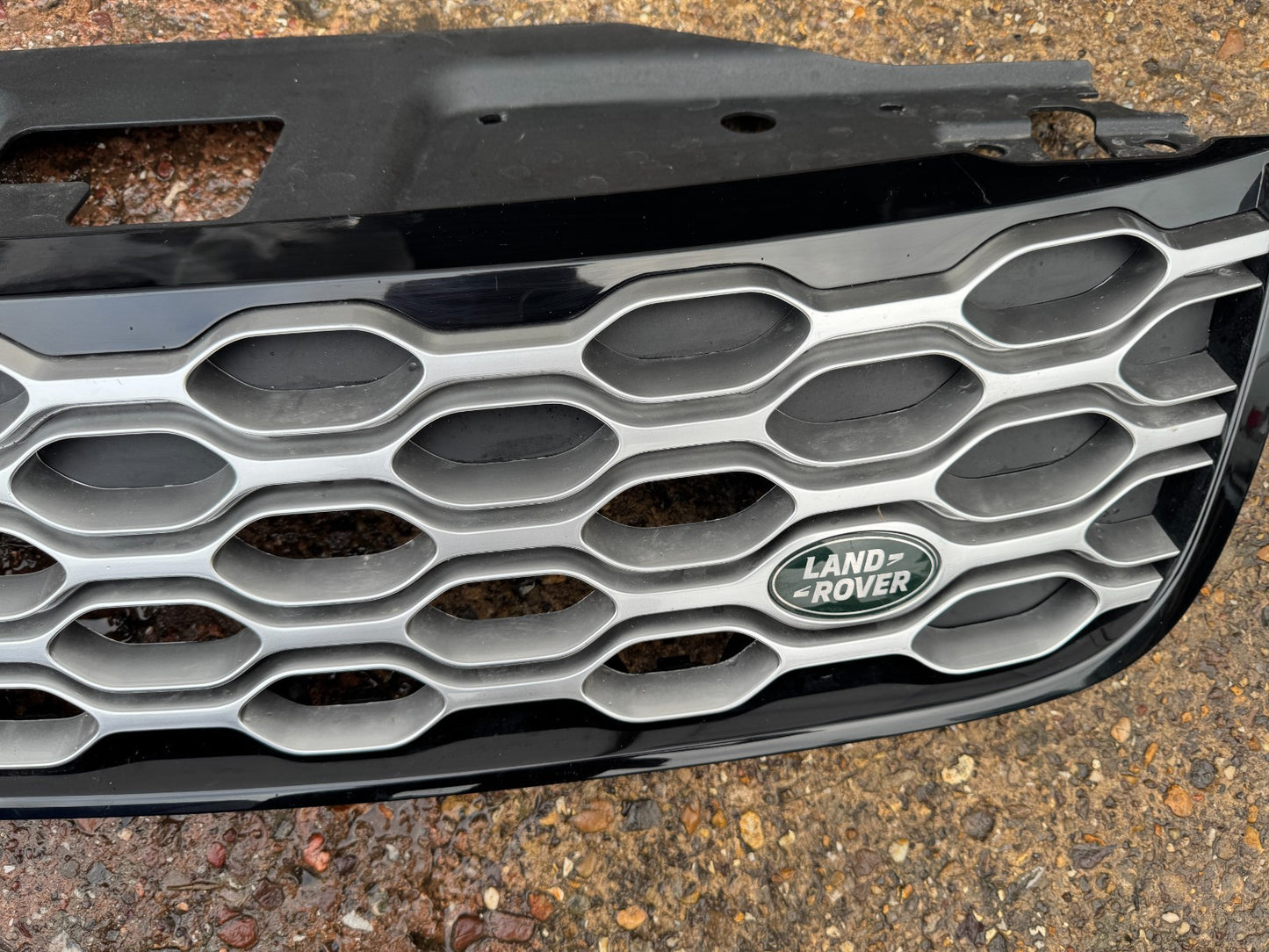 2025 Land Rover Discovery Dynamic L462 Front Grill "Atlas" 21 ON MY42-8200-AD