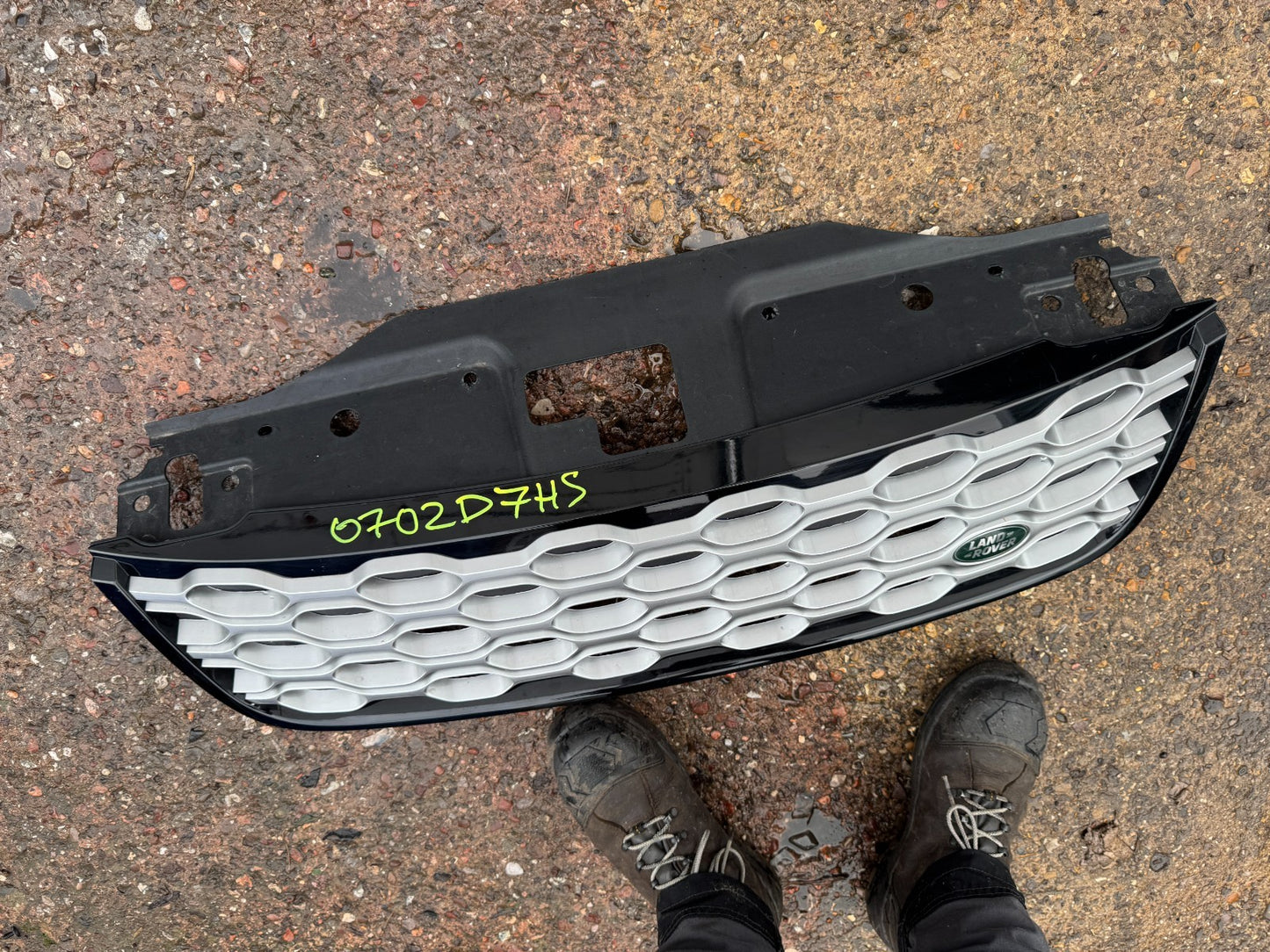 2025 Land Rover Discovery Dynamic L462 Front Grill "Atlas" 21 ON MY42-8200-AD