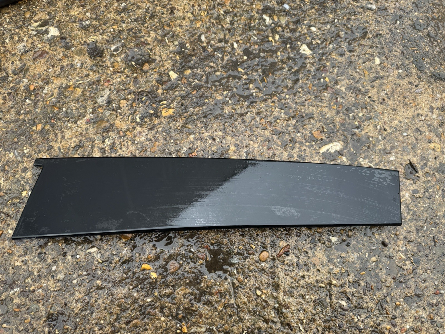 Peugeot 208 II 2020 Front right front door glass trim 9824676080 ZVG87351