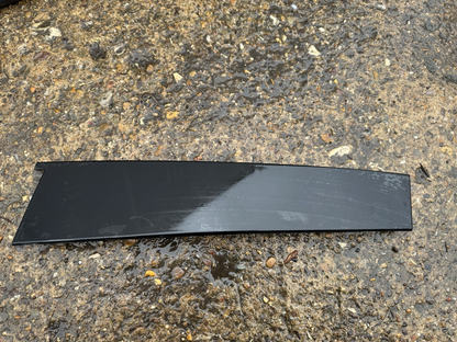 Peugeot 208 II 2020 Front right front door glass trim 9824676080 ZVG87351