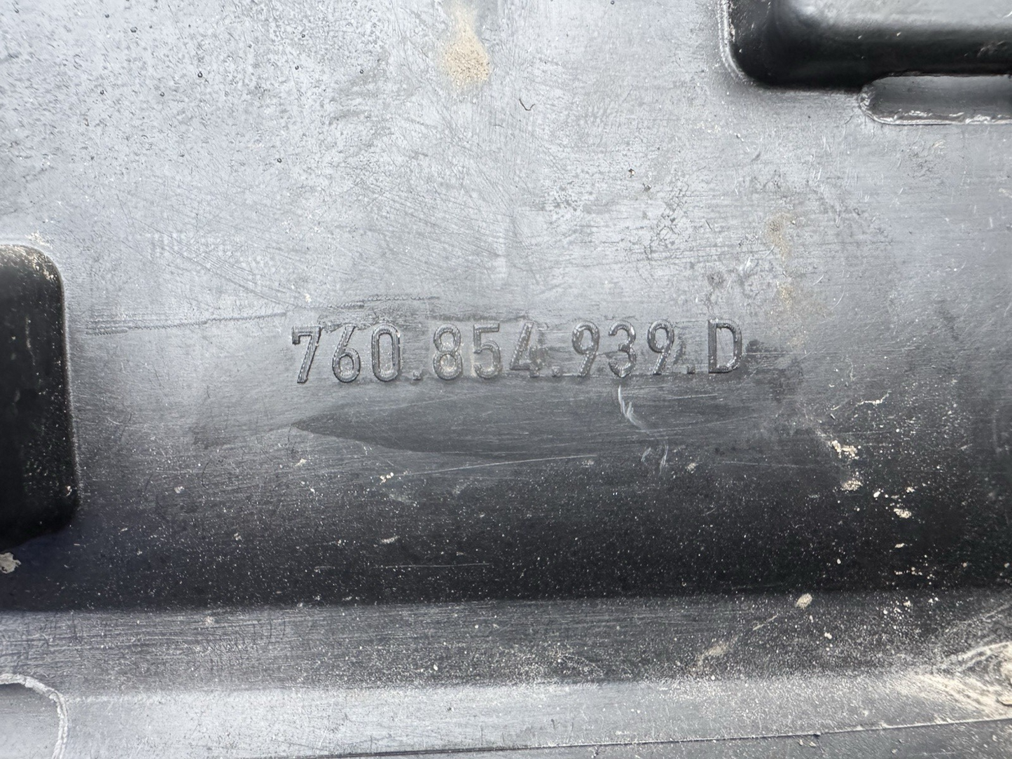 New VOLKSWAGEN TOUAREG CR7 Front Left Door Lower Molding 760854939DGRU