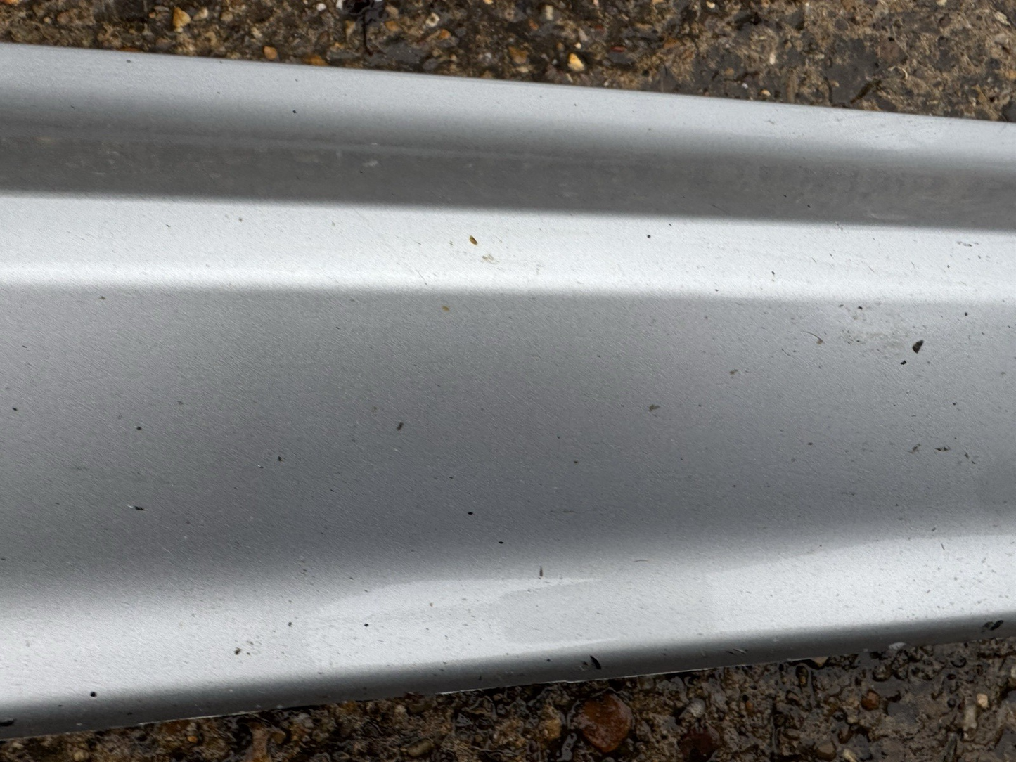 VOLVO XC60  FRONT RIGHT DOOR LOWER TRIM GENUINE 31440303