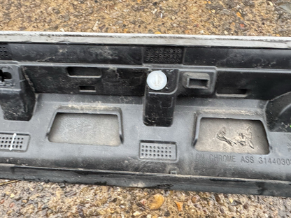 VOLVO XC60  FRONT RIGHT DOOR LOWER TRIM GENUINE 31440303