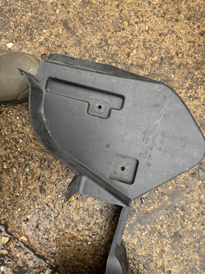 MG ZS 2021-2023 AIR GUIDE FRONT RIGHT DRIVER SIDE 10740115