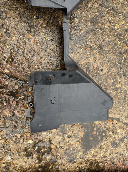 MG ZS 2021-2023 AIR GUIDE FRONT RIGHT DRIVER SIDE 10740115