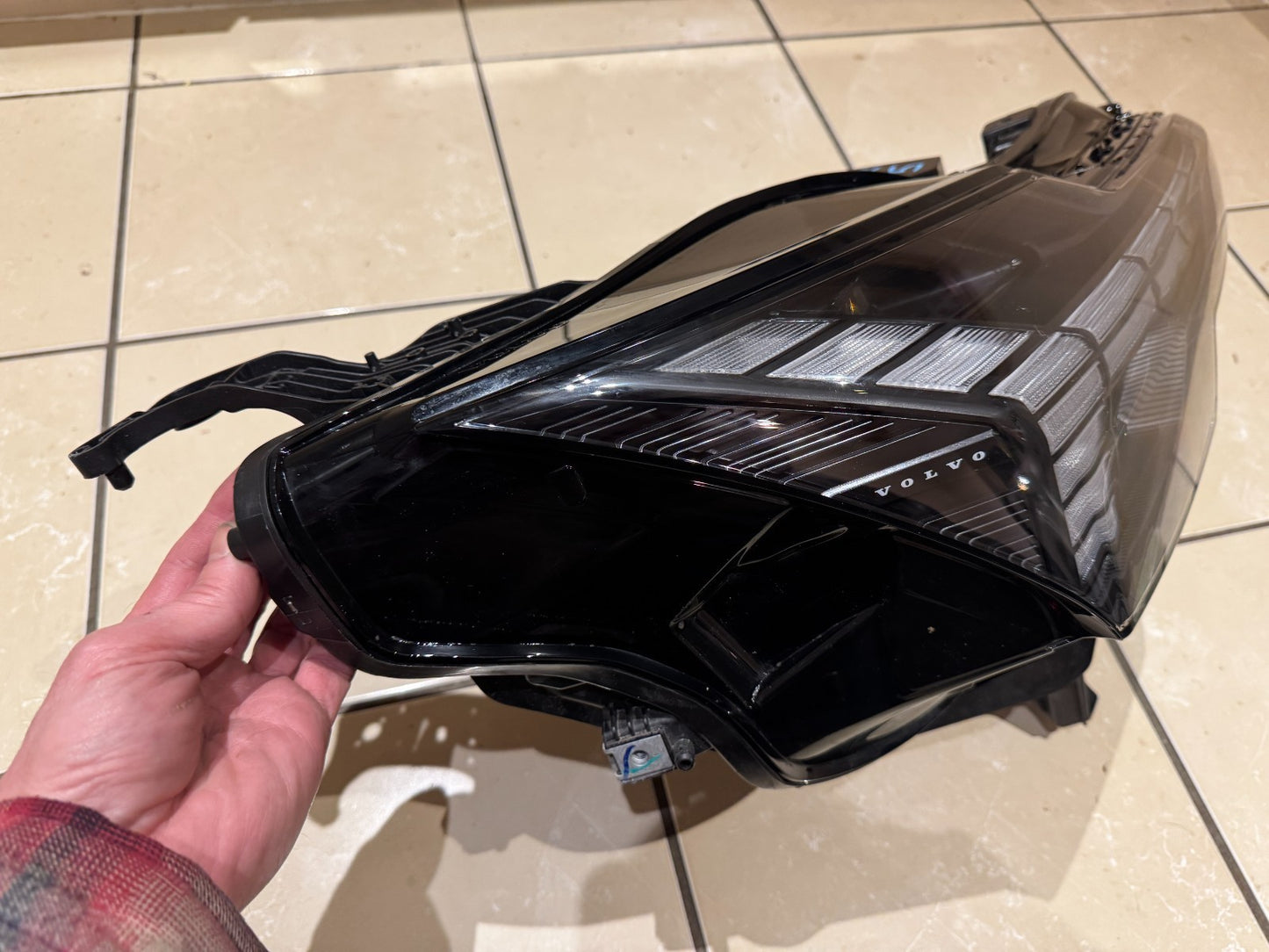 2024 Volvo Ex30 Right Side Headlight 80000624 DAMAGED