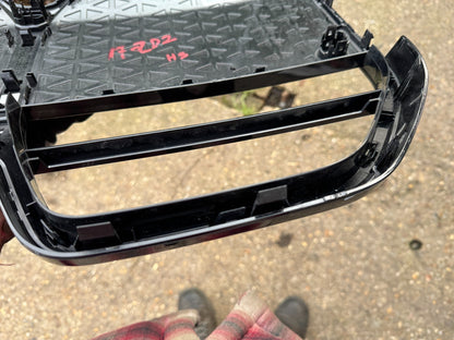 BMW I4 2022 on FRONT BUMPER GRILLE 5A79D30 GENUINE GLOSS BLACK SURROUND -SCRATCH