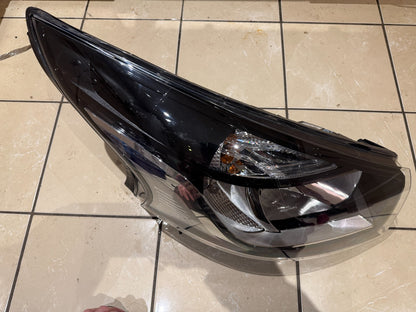 Renault Trafic III 2021 Headlight Right Driver Side RHD 260105172R DAMAGED