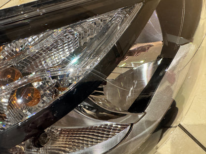 Renault Trafic III 2021 Headlight Right Driver Side RHD 260105172R DAMAGED