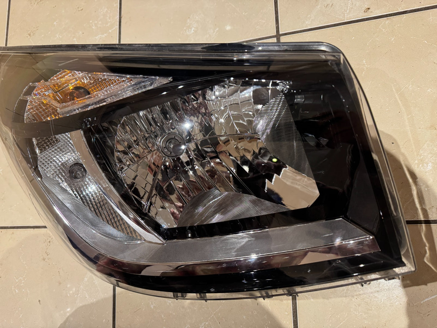 Renault Trafic III 2021 Headlight Right Driver Side RHD 260105172R DAMAGED