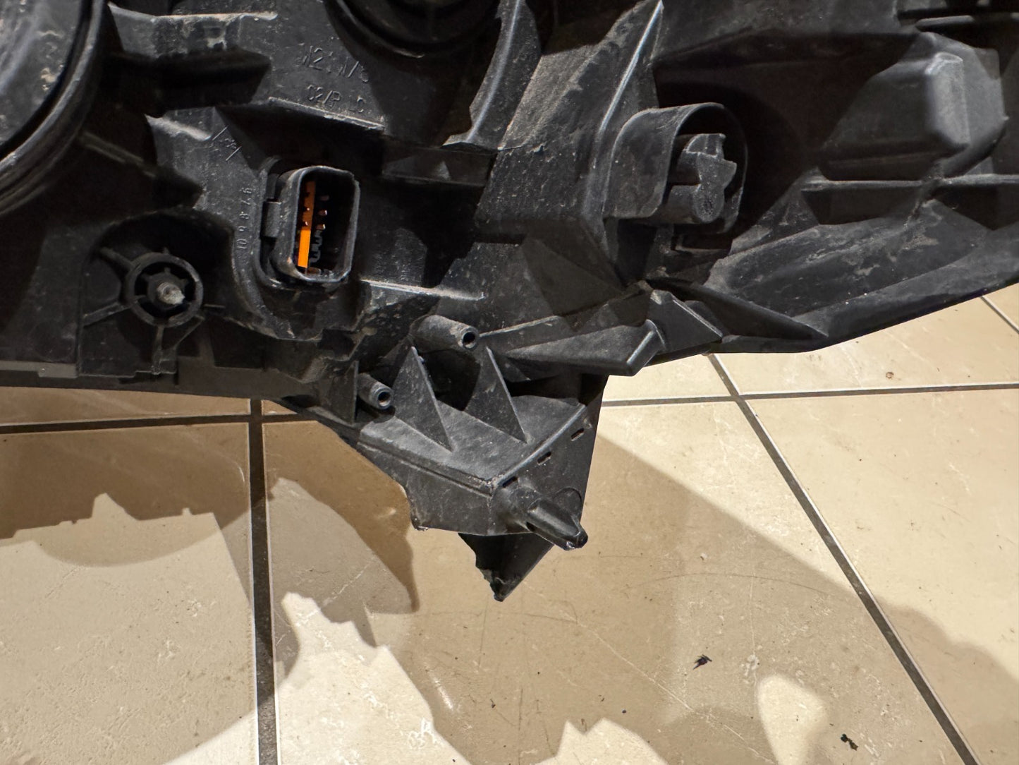 Renault Trafic III 2021 Headlight Right Driver Side RHD 260105172R DAMAGED